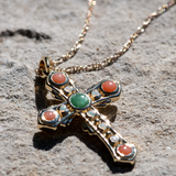 Collier croix à trois pierres